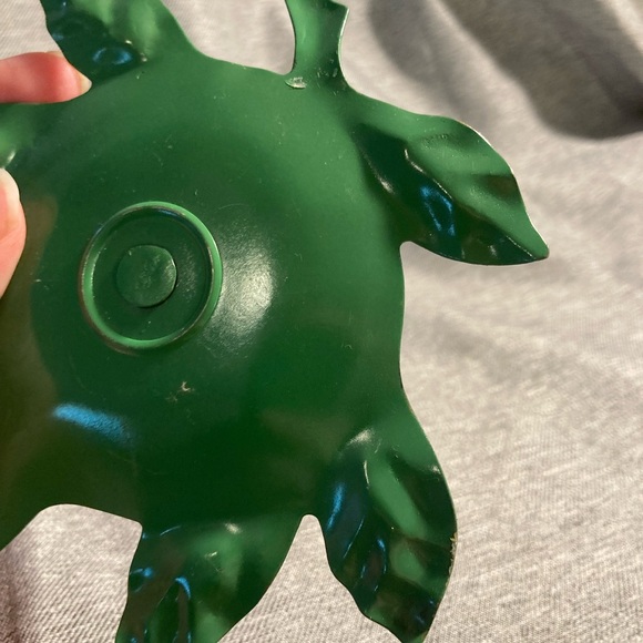 Green Metal Leaf Candle Holder - Picture 9 of 12